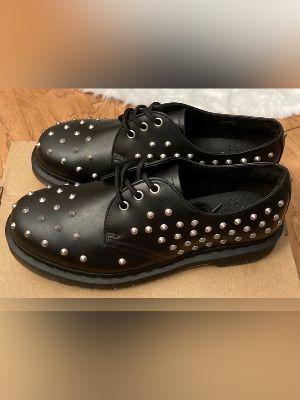 New Dr. Martens 1461 stud shoes Womens  9 Men’s 8 new - Picture 3 of 7
